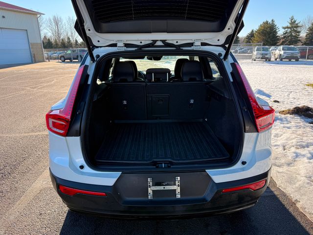 2022 Volvo XC40 T5 R-Design