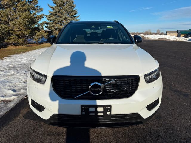 2022 Volvo XC40 T5 R-Design