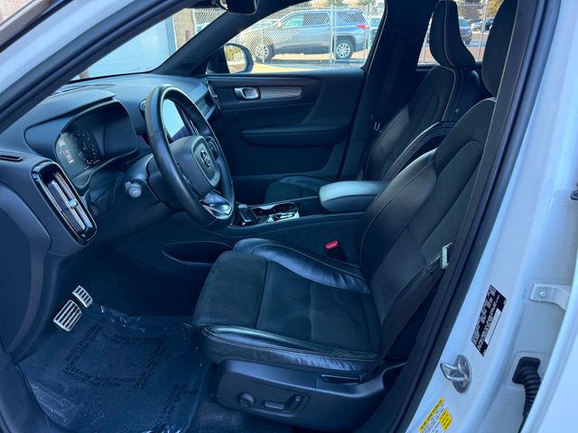 2022 Volvo XC40 T5 R-Design