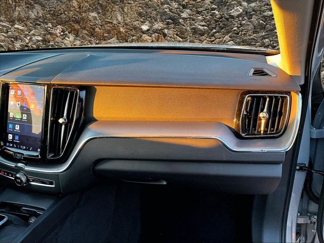 2022 Volvo XC60 B5 Momentum