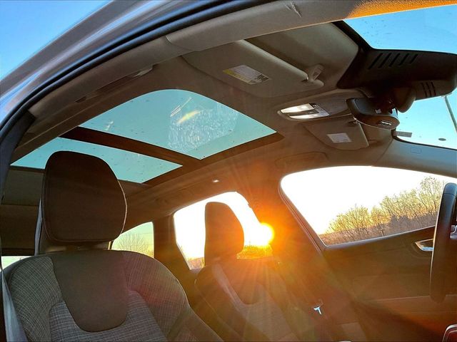 2022 Volvo XC60 B5 Momentum