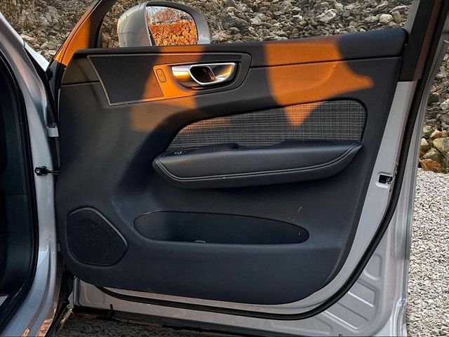 2022 Volvo XC60 B5 Momentum