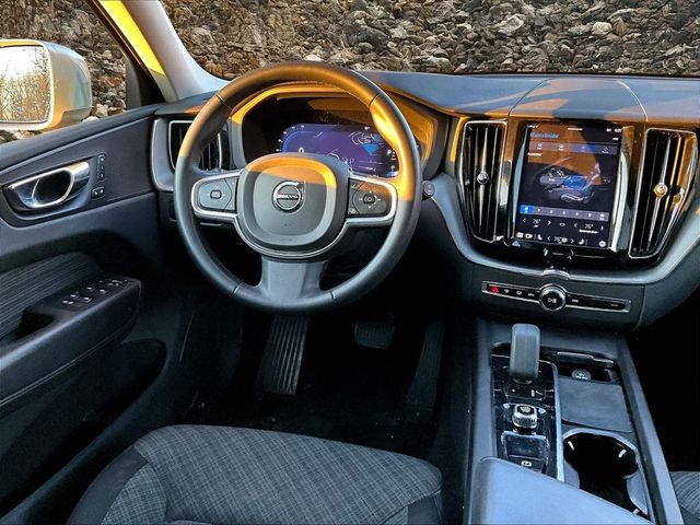 2022 Volvo XC60 B5 Momentum