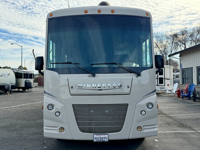 2022 Winnebago 32m