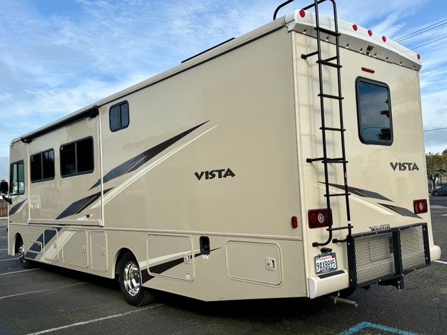 2022 Winnebago 32m