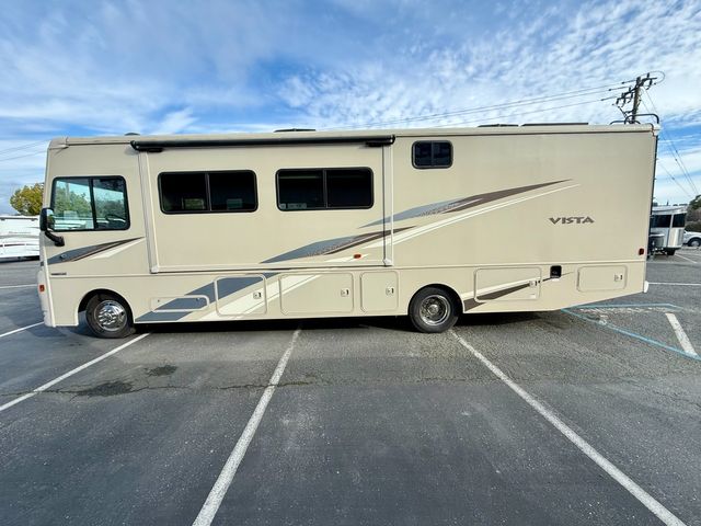 2022 Winnebago 32m