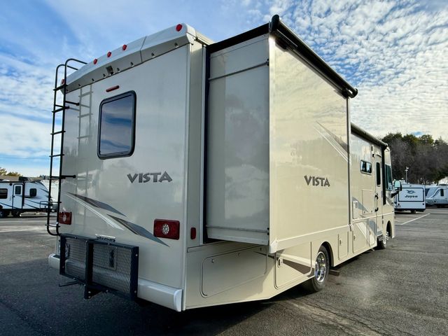 2022 Winnebago 32m
