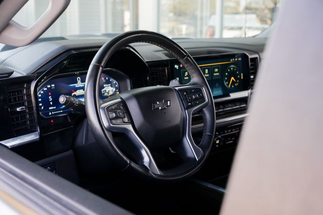 2023 Chevrolet Silverado 1500 LT Trail Boss Z71 4X4 / 1 TX OWNER CLEAN CARFAX | Dallas, TX | Rocky Mountain Truck Stop Dallas