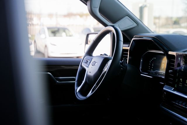 2023 Chevrolet Silverado 1500 LT Trail Boss Z71 4X4 / 1 TX OWNER CLEAN CARFAX | Dallas, TX | Rocky Mountain Truck Stop Dallas