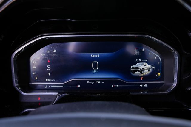 2023 Chevrolet Silverado 1500 LT Trail Boss Z71 4X4 / 1 TX OWNER CLEAN CARFAX | Dallas, TX | Rocky Mountain Truck Stop Dallas