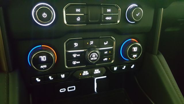 2023 Chevrolet Suburban High Country | Carrollton, TX | Legend Motorcars of Carrollton 2023 Chevrolet Suburban High Country | Carrollton, TX | Legend Motorcars of Carrollton