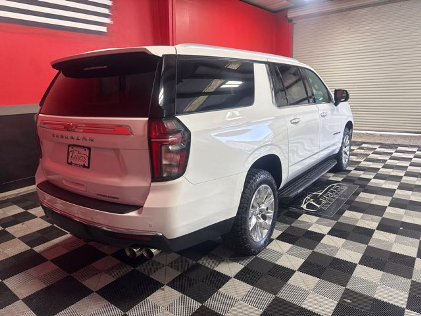 2023 Chevrolet Suburban Premier [GAZ] Summit White at Mossy Motors