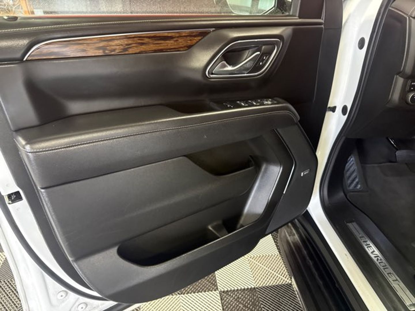 2023 Chevrolet Suburban Premier [GAZ] Summit White at Mossy Motors