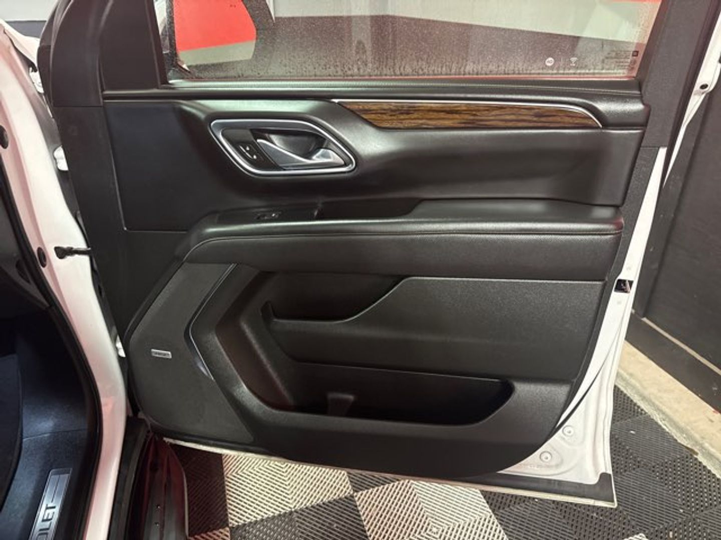 2023 Chevrolet Suburban Premier [GAZ] Summit White at Mossy Motors