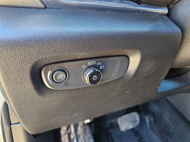 2023 Chevrolet Traverse LT Cloth | Brownsville TX | English Motors