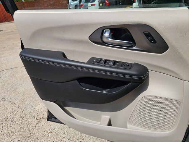 2023 Chrysler Pacifica Touring L | Brownsville TX | English Motors