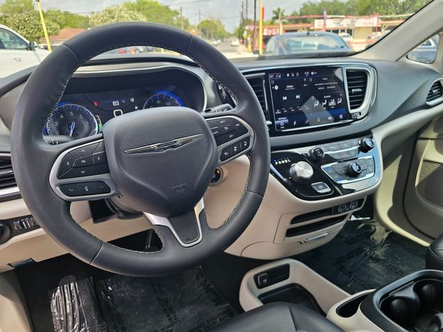 2023 Chrysler Pacifica Touring L | Brownsville TX | English Motors