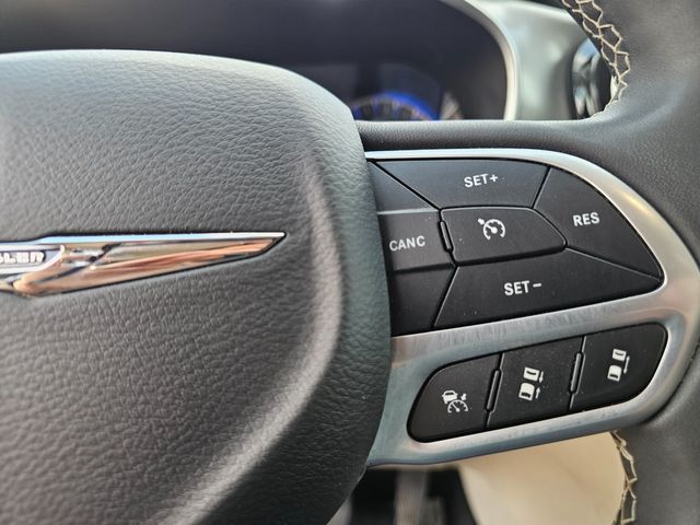 2023 Chrysler Pacifica Touring L | Brownsville TX | English Motors 2023 Chrysler Pacifica Touring L | Brownsville TX | English Motors