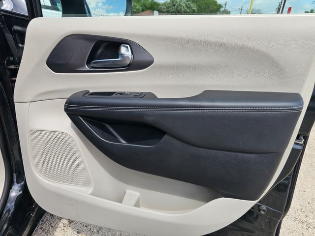 2023 Chrysler Pacifica Touring L | Brownsville TX | English Motors 2023 Chrysler Pacifica Touring L | Brownsville TX | English Motors