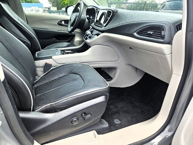 2023 Chrysler Pacifica Limited Wheelchair Van Handicap Ramp Van