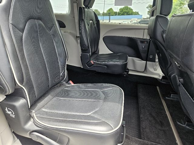 2023 Chrysler Pacifica Limited Wheelchair Van Handicap Ramp Van