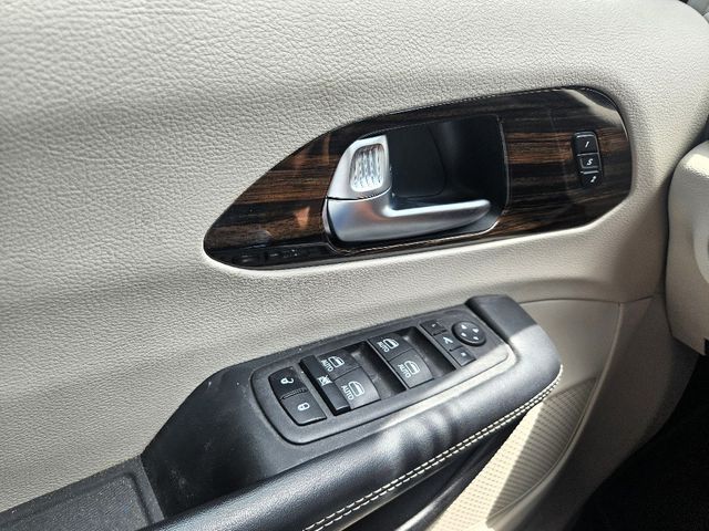 2023 Chrysler Pacifica Limited Wheelchair Van Handicap Ramp Van