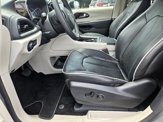 2023 Chrysler Pacifica Limited Wheelchair Van Handicap Ramp Van