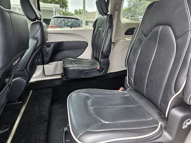 2023 Chrysler Pacifica Limited Wheelchair Van Handicap Ramp Van