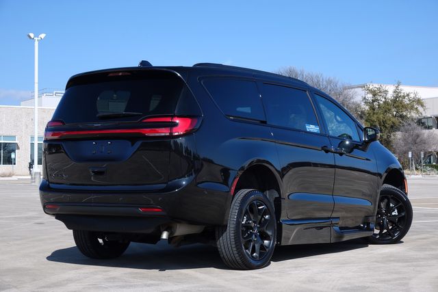 2023 Chrysler Pacifica BraunAbility Wheelchair Accessible * Touring L 