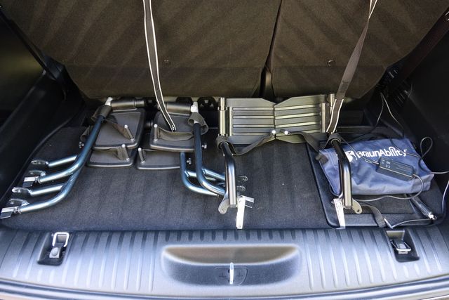 2023 Chrysler Pacifica BraunAbility Wheelchair Accessible * Touring L 