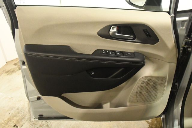 2023 Chrysler Pacifica Plug-In Hybrid Touring L | Branford, CT | Sound Auto Wholesalers 2023 Chrysler Pacifica Plug-In Hybrid Touring L | Branford, CT | Sound Auto Wholesalers