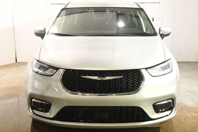 2023 Chrysler Pacifica Plug-In Hybrid Touring L | Branford, CT | Sound Auto Wholesalers 2023 Chrysler Pacifica Plug-In Hybrid Touring L | Branford, CT | Sound Auto Wholesalers