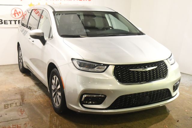 2023 Chrysler Pacifica Plug-In Hybrid Touring L | Branford, CT | Sound Auto Wholesalers