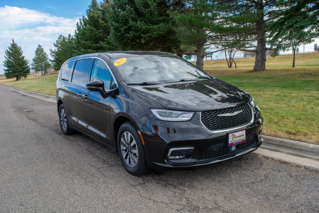 2023 Chrysler Pacifica Plug-In Hybrid Touring L | Great Falls, Montana | Bleskin Motor Company 2023 Chrysler Pacifica Plug-In Hybrid Touring L | Great Falls, Montana | Bleskin Motor Company