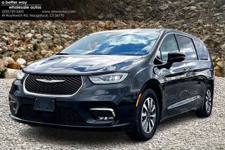 2023 Chrysler Pacifica Plug-In Hybrid Touring L | Naugatuck, Connecticut | A Better Way Wholesale Autos-CT in Naugatuck, Connecticut 06770