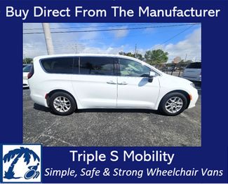 2023 Chrysler Pacifica Touring L Wheelchair Van Handicap Ramp Van  | Pinellas Park, Florida | Triple S Mobility, Inc