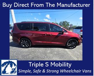 2023 Chrysler Pacifica Touring L Wheelchair Van Handicap Ramp Van  | Pinellas Park, Florida | Triple S Mobility, Inc