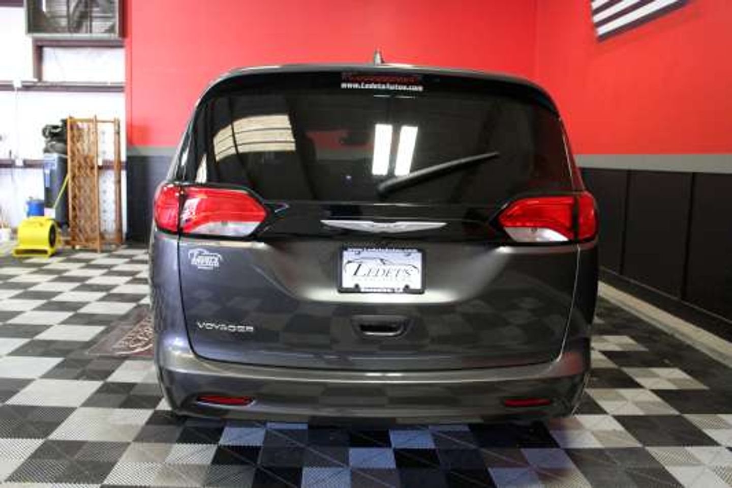 2023 Chrysler Voyager LX - 4