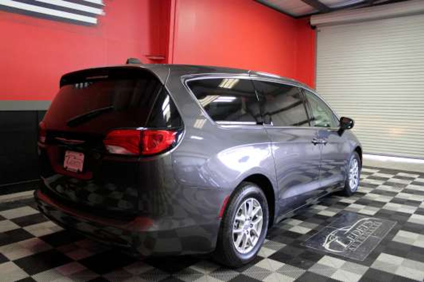 2023 Chrysler Voyager LX - 3