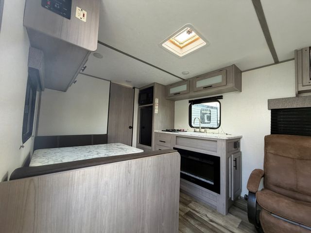 2023 Dutchmen Coleman 17R