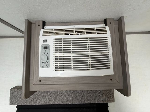 2023 Dutchmen Coleman 17R