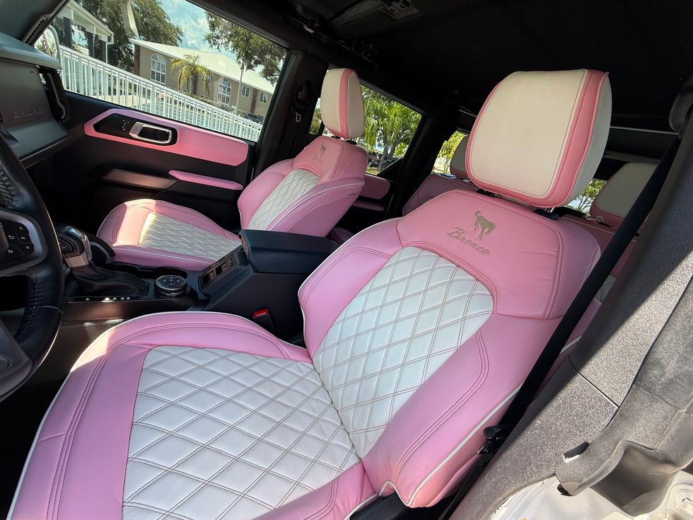 2023 Ford Bronco OUTER BANKS V6 PINK WHITE CUSTOM LEATHER HARDTOP