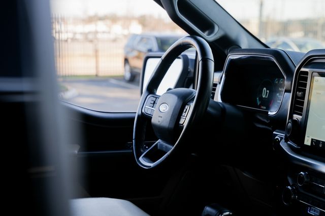 2023 Ford F-150 Lariat FX4 / LOADED / ADAPTIVE CRUISE / BIG SCREEN | Austin, TX | Rocky Mountain Truck Stop Austin