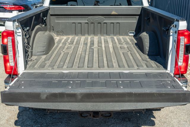 2023 Ford F-250 Super Duty Lariat CREW CAB FX4 / BIG SCREEN / LOADED | Austin, TX | Rocky Mountain Truck Stop Austin