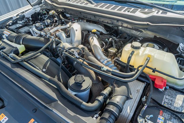 2023 Ford F-250 Super Duty Lariat CREW CAB FX4 / BIG SCREEN / LOADED | Austin, TX | Rocky Mountain Truck Stop Austin