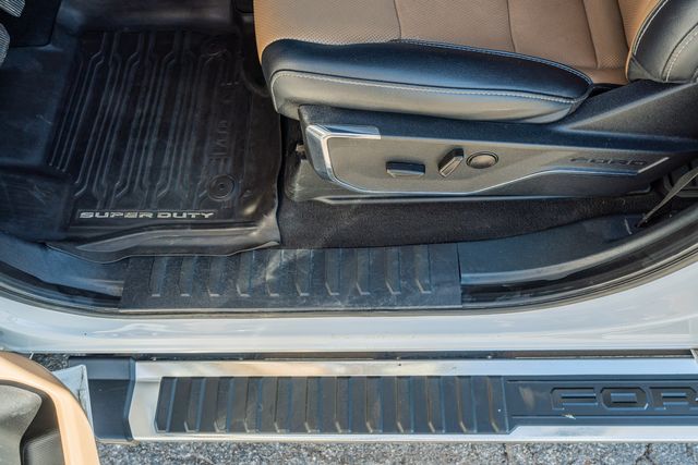 2023 Ford F-250 Super Duty Lariat CREW CAB FX4 / BIG SCREEN / LOADED | Austin, TX | Rocky Mountain Truck Stop Austin