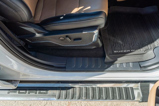 2023 Ford F-250 Super Duty Lariat CREW CAB FX4 / BIG SCREEN / LOADED | Austin, TX | Rocky Mountain Truck Stop Austin