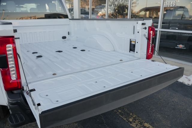 2023 Ford F-350 Super Duty XL CREW CAB LONG BED DRW RWD / 1-OWNER | Austin, TX | Rocky Mountain Truck Stop Austin