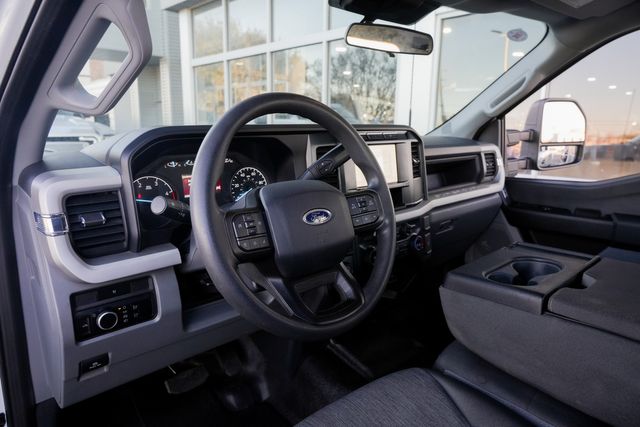 2023 Ford F-350 Super Duty XL CREW CAB LONG BED DRW RWD / 1-OWNER | Austin, TX | Rocky Mountain Truck Stop Austin