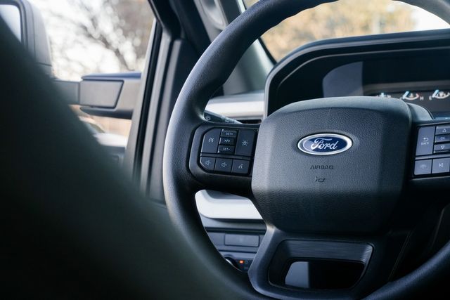 2023 Ford F-350 Super Duty XL CREW CAB LONG BED DRW RWD / 1-OWNER | Austin, TX | Rocky Mountain Truck Stop Austin